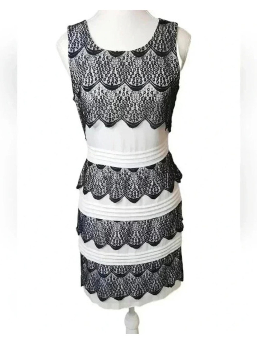 BCBGMaxAzria White and Black Scalloped Lace Mini Dress Size 2